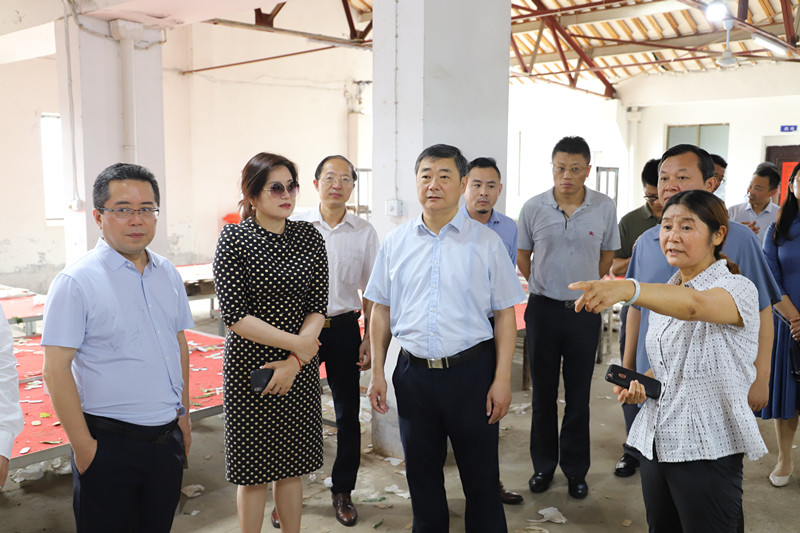 南京市丹阳商会与司徒镇杏虎村签约结对帮扶